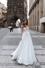 Load image into Gallery viewer, Selesta Wedding Dress By Katy Corso
